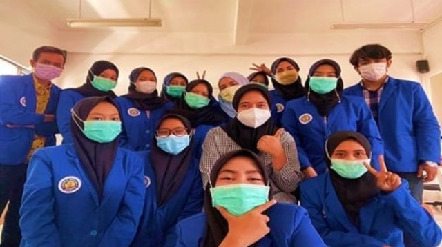 Farmasi Surabaya Vaksinasi COVID-19