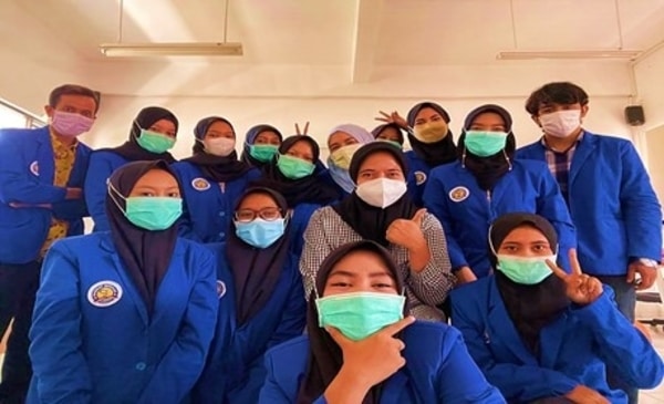 Farmasi Surabaya Vaksinasi COVID-19