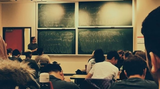 Pilih Kursus Atau Kuliah