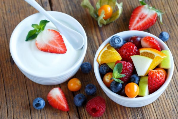 Manfaat lezatnya salad buah