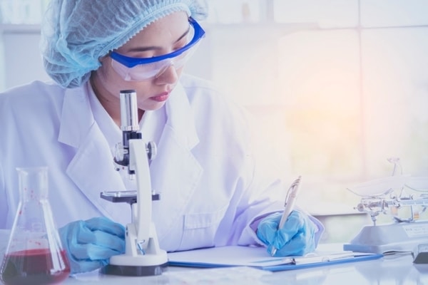 Dokter dan Analis Kesehatan