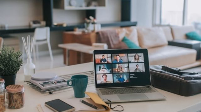 Efektif Mengikuti Webinar Solusi