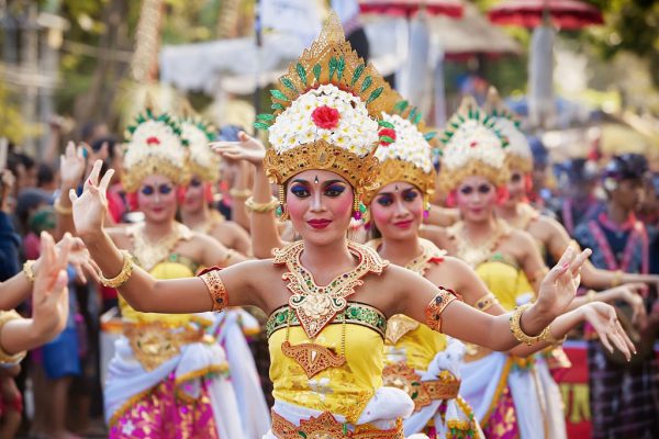 Adat istiadat kebudayaan nasional