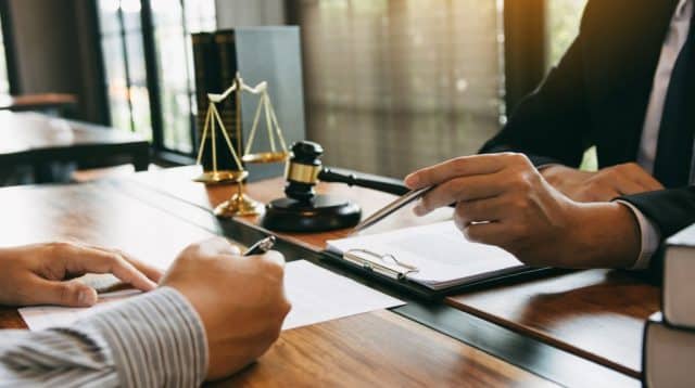 Mengenal Regulasi Tantangan Hukum