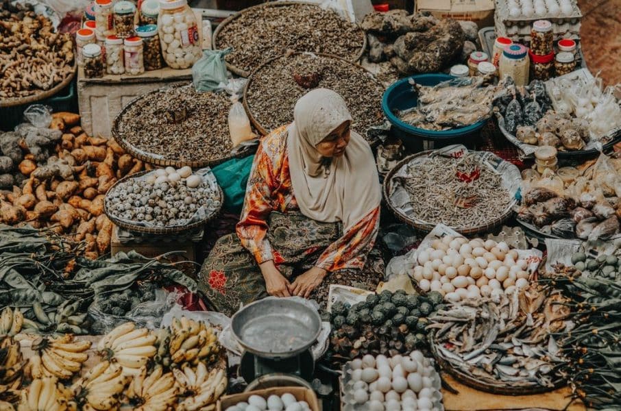 Potret Seorang Ibu sebagai Pelaku UMKM di Indonesia