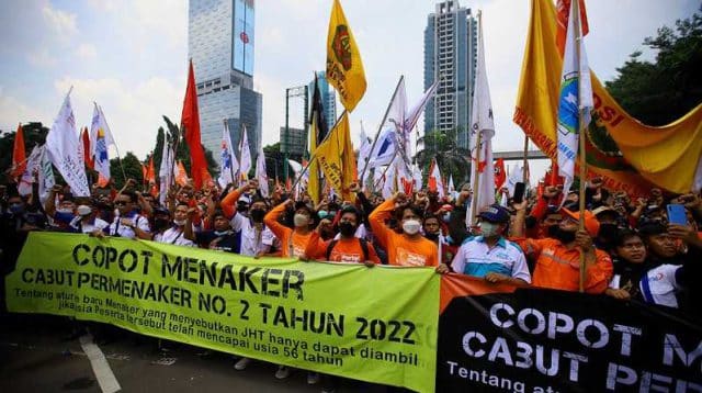 Copot Menaker