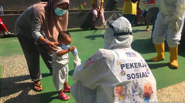 pekerja sosial