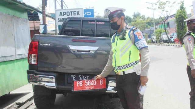 penyalahgunaan kendaraan dinas plat merah