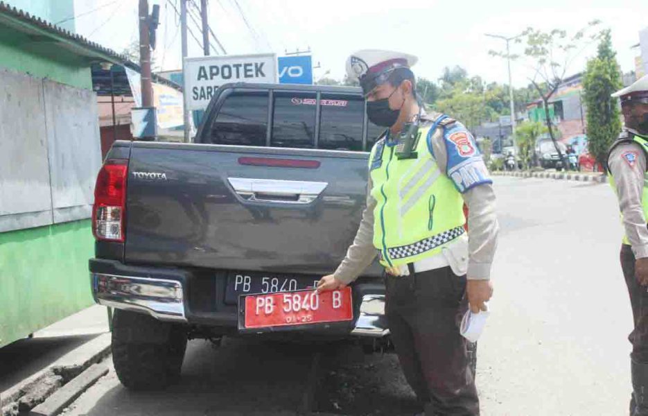 penyalahgunaan kendaraan dinas plat merah