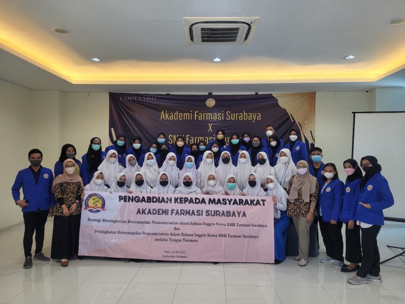 Siswa SMK Farmasi Surabaya