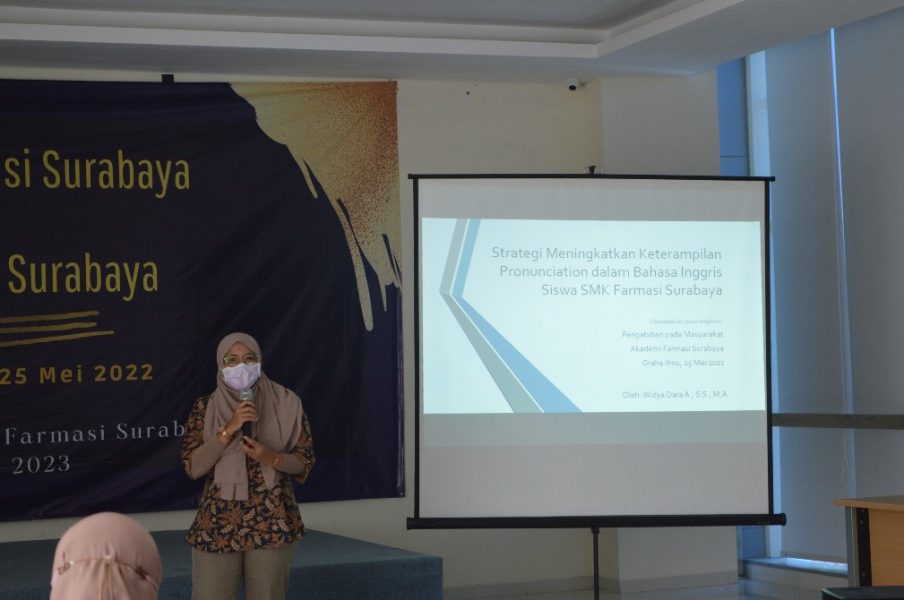 saat Belajar Pronunciation bersama Dosen Bahasa Inggris Akfar Surabaya