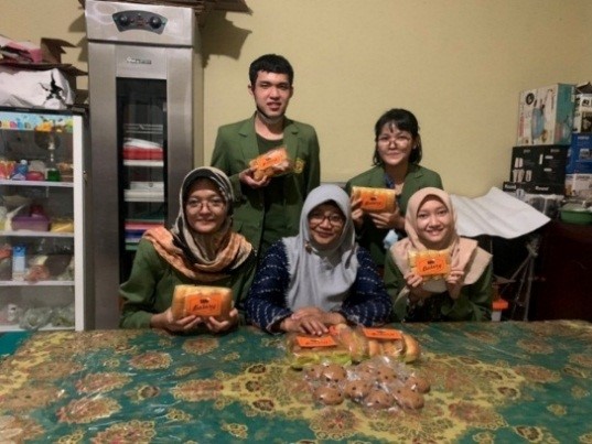 Pengenalan tepung porang dan hasil pembuatan produk dengan subtitusi tepung porang pada roti tawar dengan Bu Novi (UMKM Kurnia)