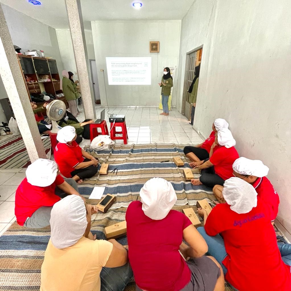 Sosialisasi tentang Biskuit Bebas Gluten di UD Sofia Cookies Surabaya