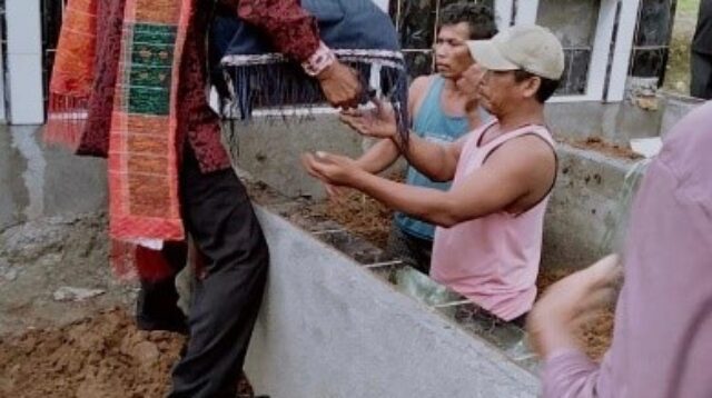 Upacara Mangongkal Holi 1