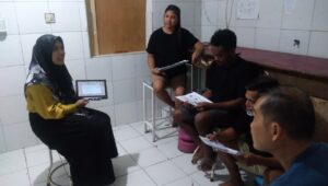 Pendampingan UMKM penyusunan dokumen CPPOB (kiri), Penyuluhan keamanan pangan (kanan)