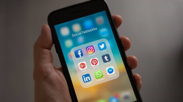 Media Sosial Sebagai Pesaing Media Massa