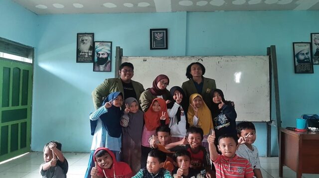 Penambahan Jam Belajar oleh Mahasiswa KKN di MI Nurul Jadid, Kabupaten Gresik