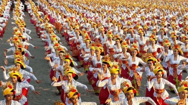 Tari Tenun Bali