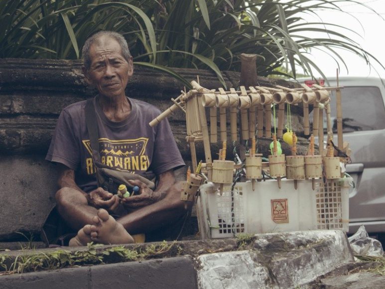 Penjual Mainan Kayu