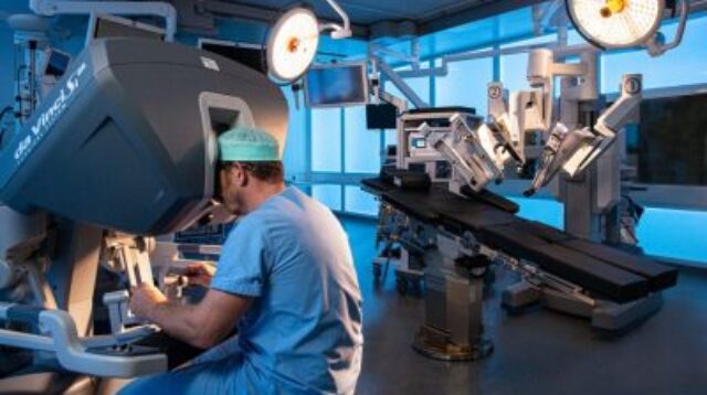 Operasi Bedah Menggunakan Robot