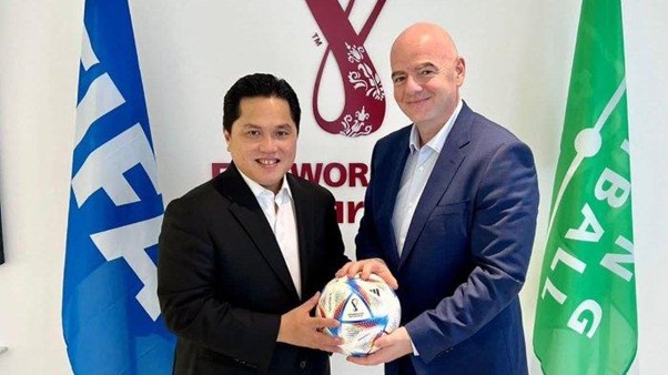 (Erick Thohir Bersama Presiden FIFA Giovanni Infantio)