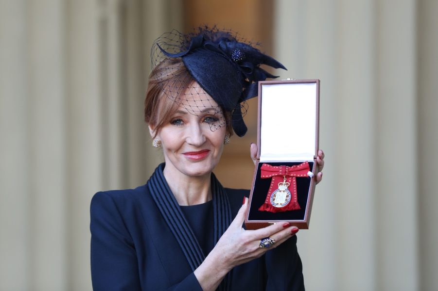J.K Rowling menerima Companion of Honour