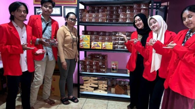 Kelompok 23 WMK Untag Surabaya.