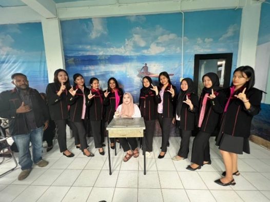 Mahasiswa Kelas 2A31 Kelompok 2, Prodi PGSD, Universitas Quality bersama Dosen.
