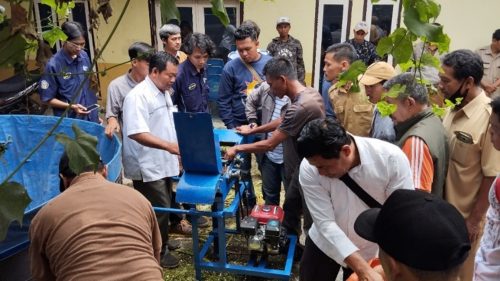 Pendampingan Teknologi Pencacah Pakan Cerdas (Smart Chopper) di Kabupaten Lumajang Kolaborasi Matching Fund 2023