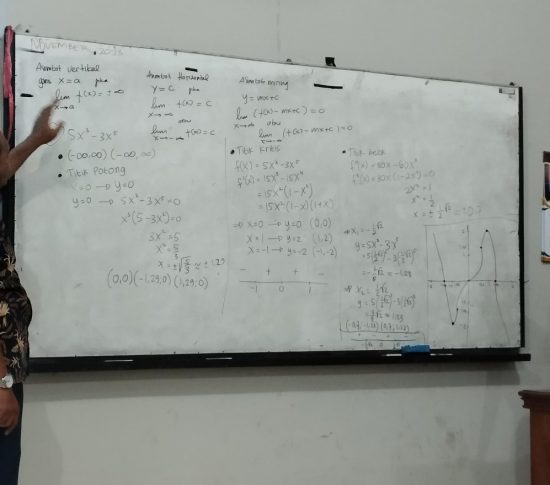 Bahkan, terkadang seseorang dianggap pintar hanya jika mereka jago matematika. Jika tidak pandai dalam matematika, maka akan dianggap bodoh. Pikiran tersebut meluas dalam pemikiran orang di Indonesia dan telah terjadi secara turun-temurun.