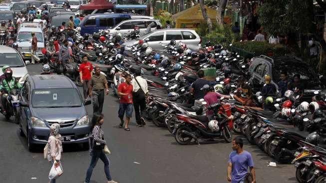 Parkir Liar di Kota Malang.