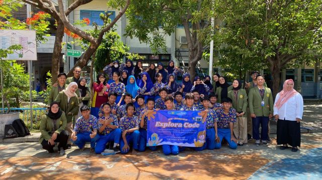 Pelatihan Mengasah Computational Thinking dengan Metode Game-Based Learning di SMP Negeri 35 Surabaya