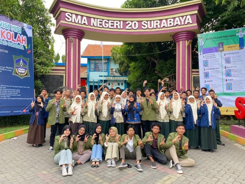 Mahasiswa KKN Mengadakan Sosialisasi Pengetahuan tentang Basis Data dan Visualisasi kepada Siswa SMAN 20 Surabaya