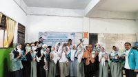 Dosen Institut Kesehatan Helvetia Sosialisasikan Keselamatan dan Kesehatan Kerja Perkantoran kepada Siswa SMK Swasta Bina Bersaudara Medan1