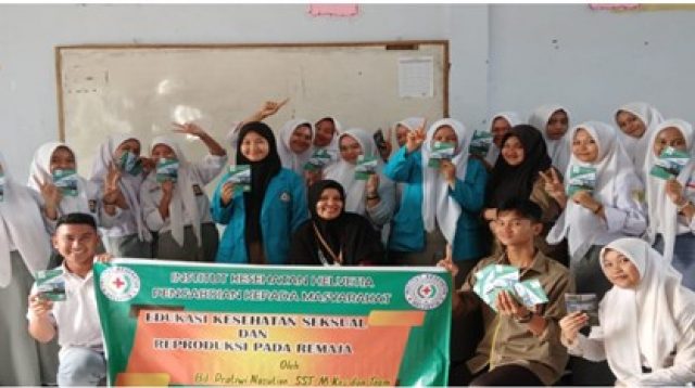 Edukasi Kesehatan Seksual dan Reproduksi pada Remaja di SMKS Al Washliyah Hamparan Perak