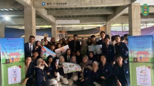 Mikrofun Expo: Menyapa Keajaiban Mikrobiologi bersama Mahasiswa Teknik dan Manajemen Lingkungan A1 di SMP Negeri 3 Bogor