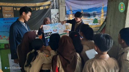 Mikrofun Expo: Menyapa Keajaiban Mikrobiologi bersama Mahasiswa Teknik dan Manajemen Lingkungan A1 di SMP Negeri 3 Bogor