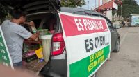 Sensasi Rasa Khas Es Pisang Ijo dan Es Duren yang Dijual dari Bagasi Mobil di Bundaran Jakabaring