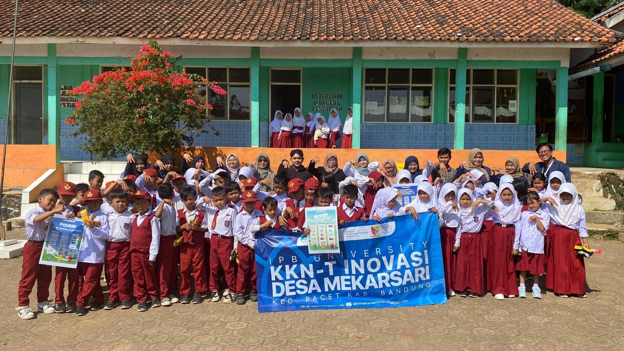 Ajak Anak-Anak Menjadi Pahlawan Lingkungan: Mahasiswa KKNT IPB ...