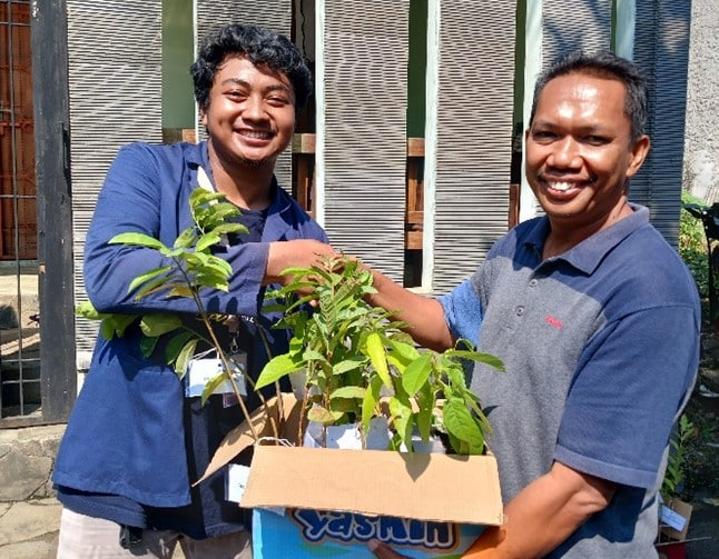 Pengabdian Nyata: Mahasiswa KKN-T Inovasi IPB University Desa Cibadak Sukses Ajak Masyarakat untuk Tanam Pohon dalam Kegiatan yang Bertajuk “Citaber”