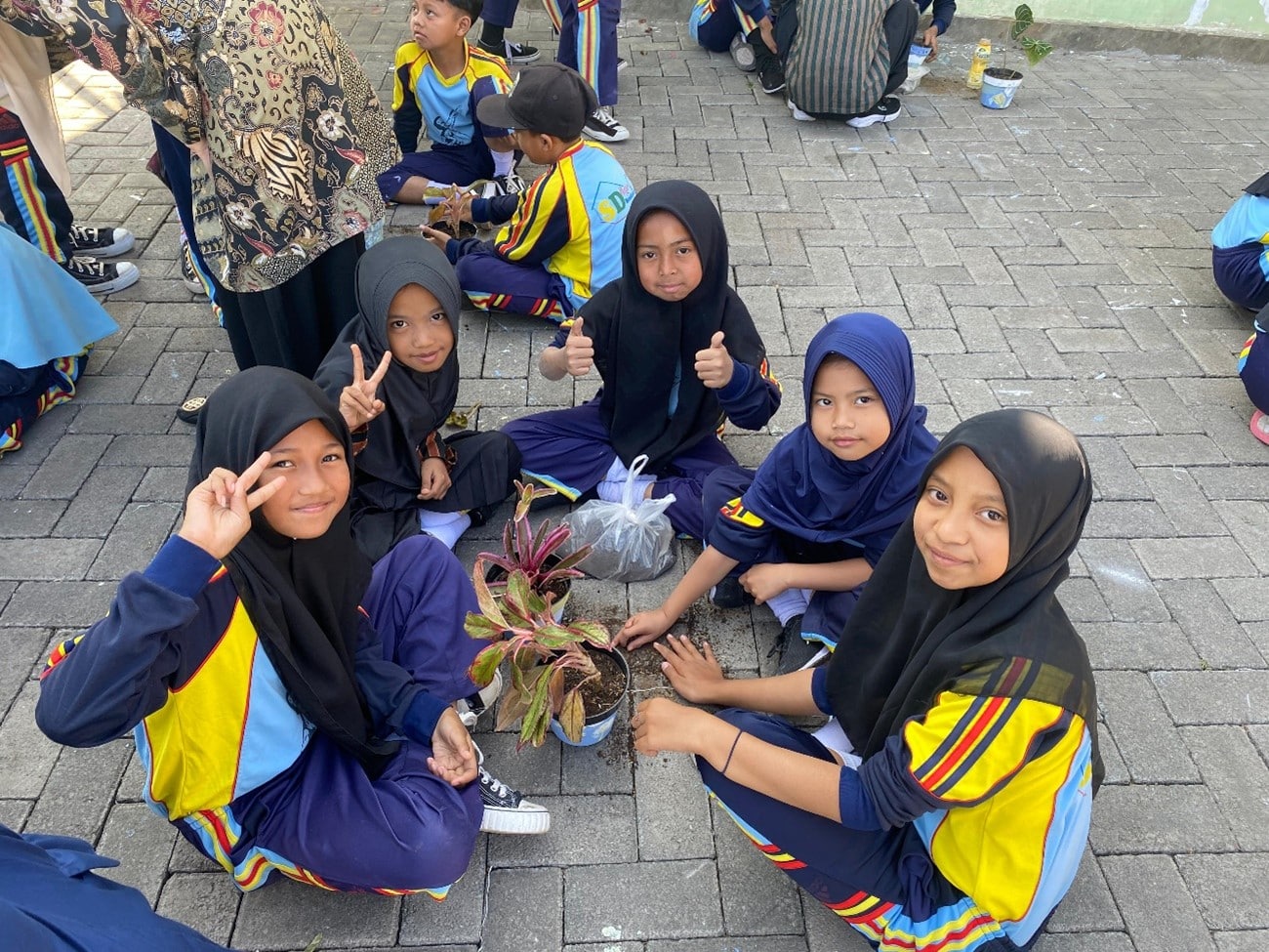 Pentingnya Mencintai Alam, Mahasiswa KKN-TI IPB University menggelar Sekolah Alam di SDN 02 Desa Bendosari, Kabupaten Malang