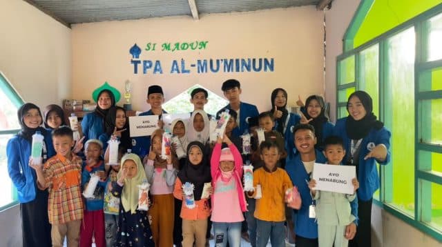 Tim KKN-PPM 74 UMBY Adakan Sosialisasi Menabung untuk Anak-anak TPA Padukuhan Janglot