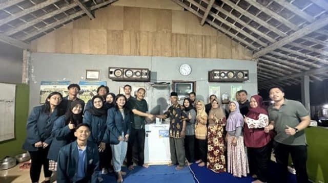 Mahasiswa KKN-T UNDIP Melakukan Pengadaan Alat untuk KTT Lumintu untuk Mendukung Perkembangan Ekonomi di Desa Sumurrejo, Gunung Pati, Semarang