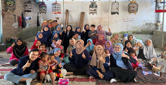 Implementasi Hasil Forum Group Discussion (FGD) Karang Taruna Desa Kalisat Didampingi Oleh Tim PROMAHADESA Universitas Jember melalui Pelatihan dan Edukasi MPASI kepada Ibu Posyandu Desa Kalisat