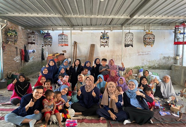 Implementasi Hasil Forum Group Discussion (FGD) Karang Taruna Desa Kalisat Didampingi Oleh Tim PROMAHADESA Universitas Jember melalui Pelatihan dan Edukasi MPASI kepada Ibu Posyandu Desa Kalisat