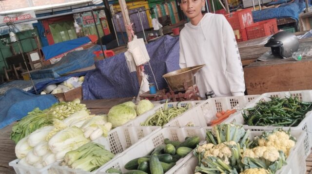 Berjuang di Pasar: Kisah Seorang Pemuda Pedagang Sayur yang Pantang Menyerah