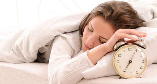 Tidur atau Produktivitas? Mengapa Gen Z Harus Mengutamakan Kualitas Tidur untuk Kesehatan Jangka Panjang