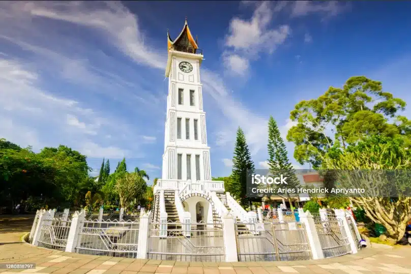 Melestarikan Budaya: Pemerintah Kota Bukittinggi Wajibkan Para Siswa Kenakan Baju Adat Setiap Jumat