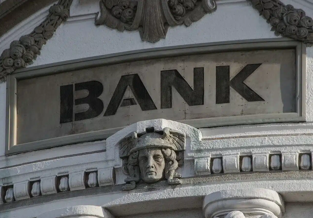 Apakah Lulusan Ekonomi Pembangunan Selalu Bekerja di Bank?