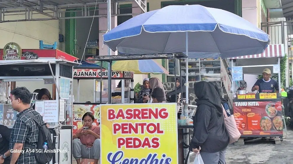Jajanan Crispy dan Etika Bisnis
